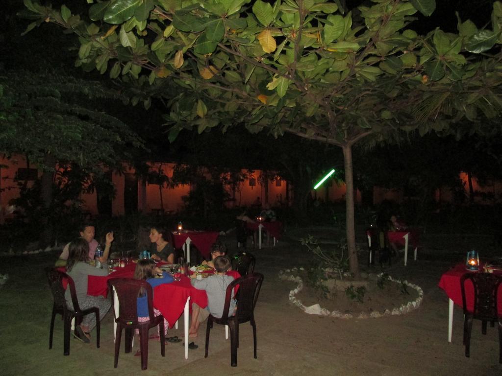 Shahira Hotel Nilaveli Exteriér fotografie