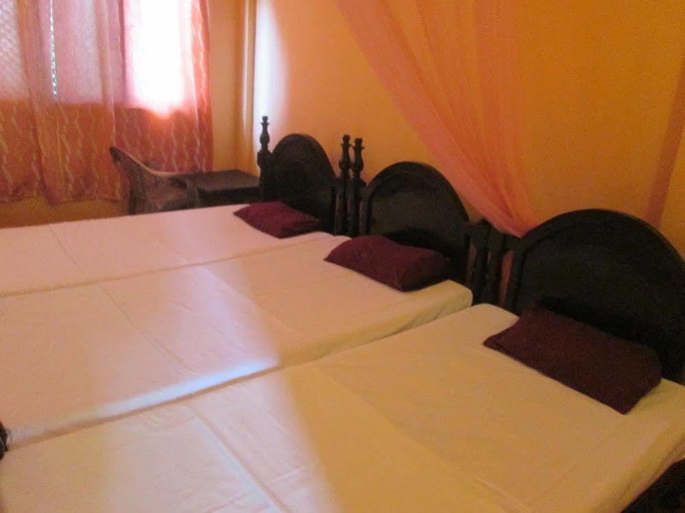 Shahira Hotel Nilaveli Exteriér fotografie