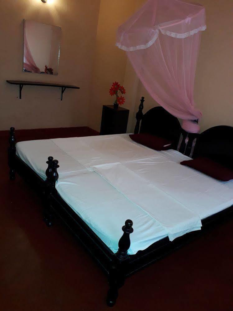 Shahira Hotel Nilaveli Exteriér fotografie
